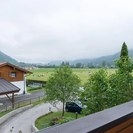 Grosszügige Am Waldrand Apartment Walchsee